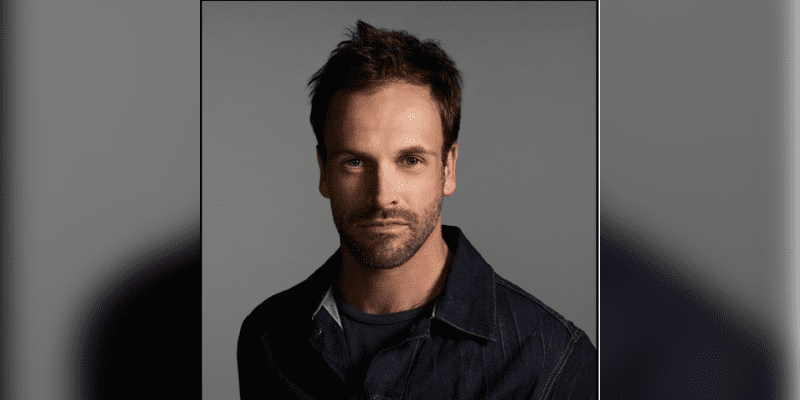 Jonny Lee Miller