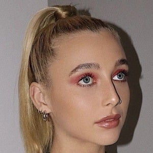 Emma Chamberlain wiki/bio: Her career, net worth & career on